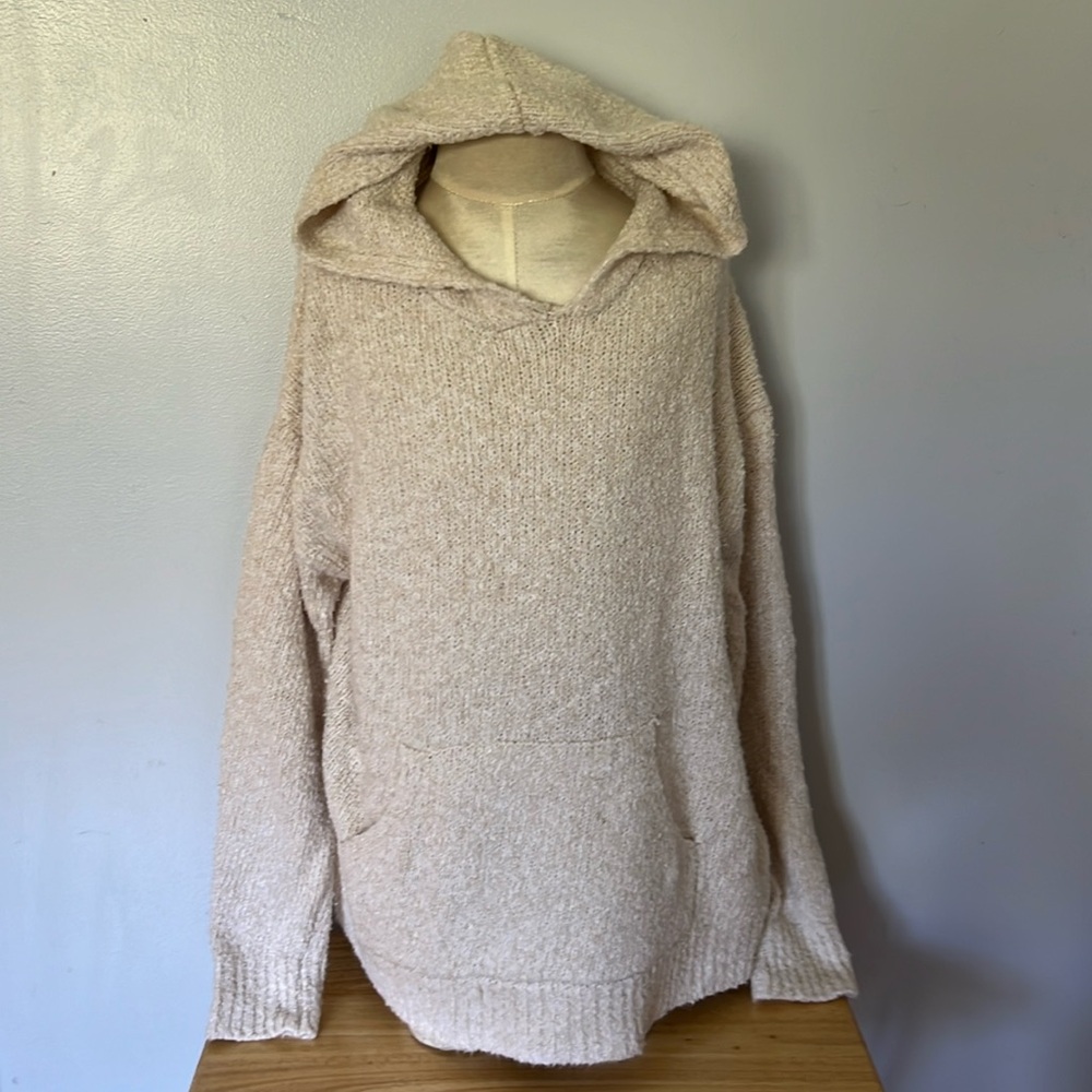 Hooded Cream sweater with front pockets